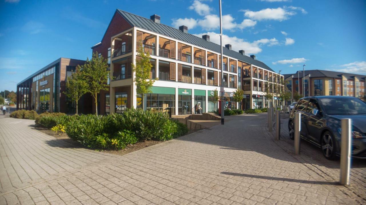 Central Townhouse With Parking Telford Kültér fotó